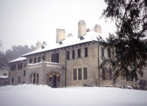 veeder house in wintry weather
